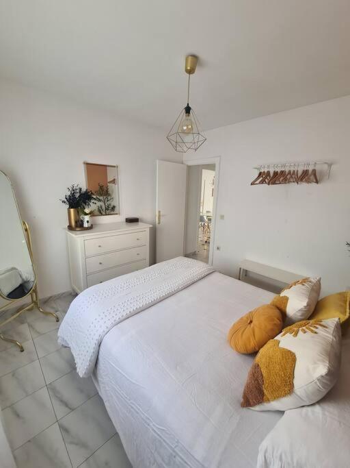 Nice Beachside 2-Bd Apt Near Barcelona Cunit Kültér fotó
