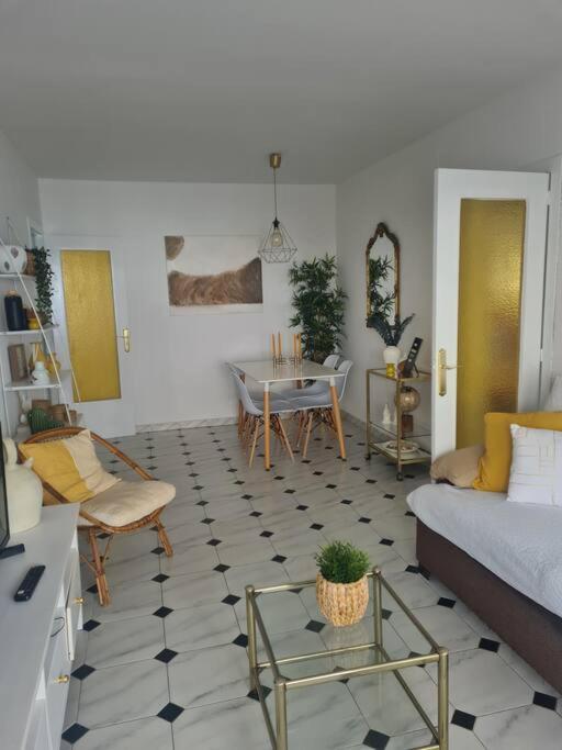 Nice Beachside 2-Bd Apt Near Barcelona Cunit Kültér fotó