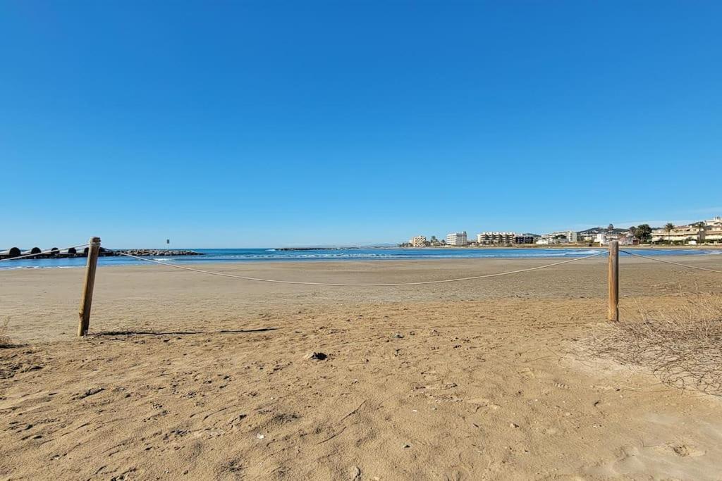 Nice Beachside 2-Bd Apt Near Barcelona Cunit Kültér fotó